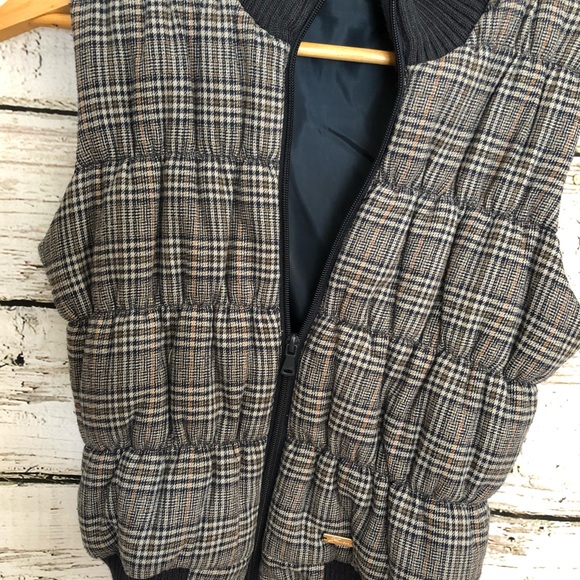 Guess vest with removable fur hood - Picture 2 of 8